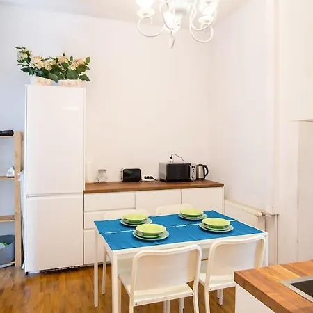 Old Town Kazimierz Shine After Party 4 Indipendent Bedrooms 2 Bathrooms Apartment